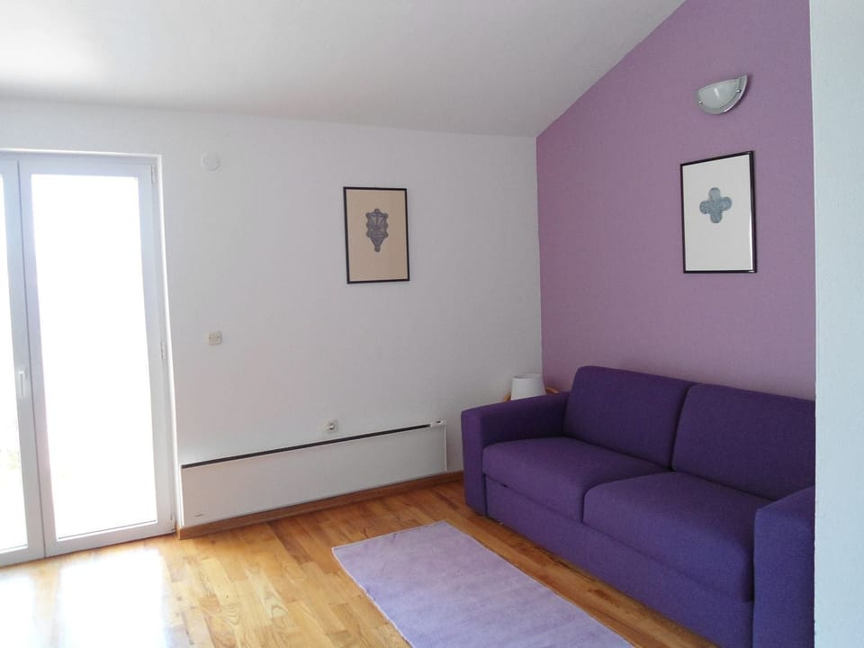 Room, 1 Bedroom, Smoking, Balcony | Living room | TV