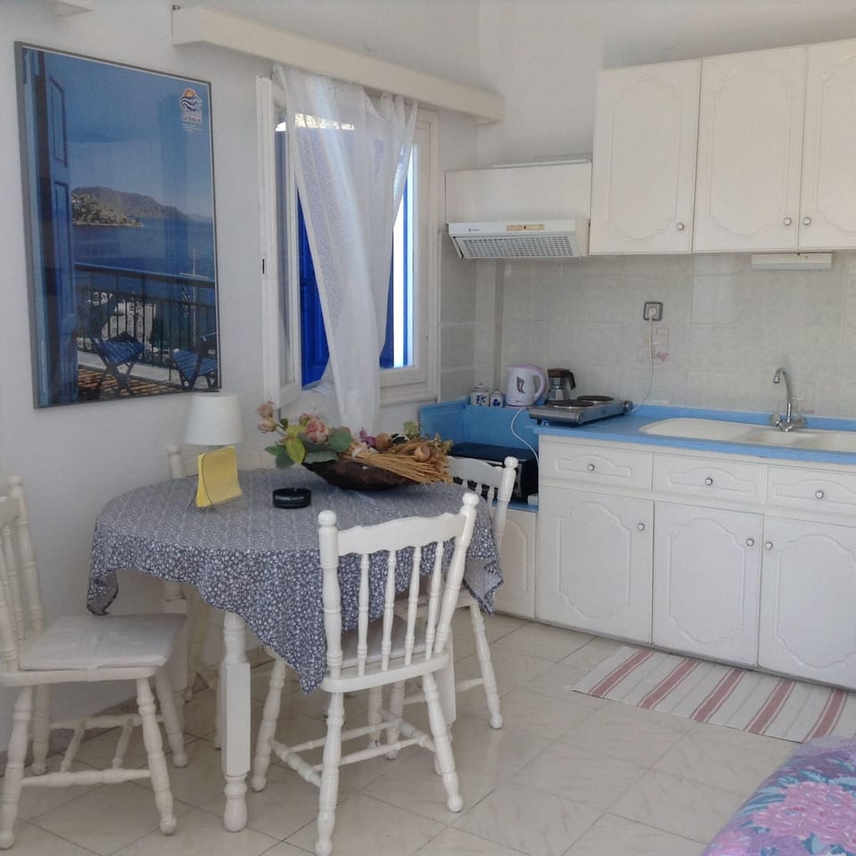 Apartment, 1 Bedroom, Balcony, Garden View | Interior
