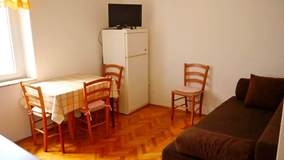 Apartment, 1 Bedroom, Smoking, Balcony | Room amenity
