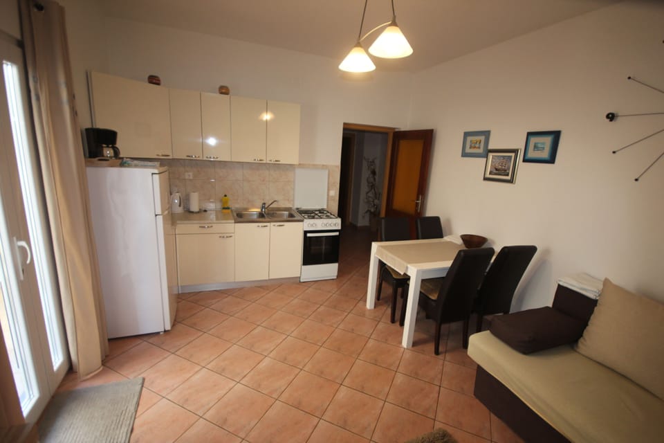 Apartment, 1 Bedroom, Terrace, Garden View | Interior
