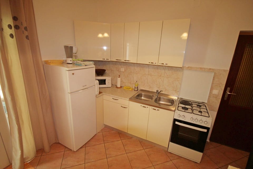 Apartment, 1 Bedroom, Terrace, Garden View | Interior