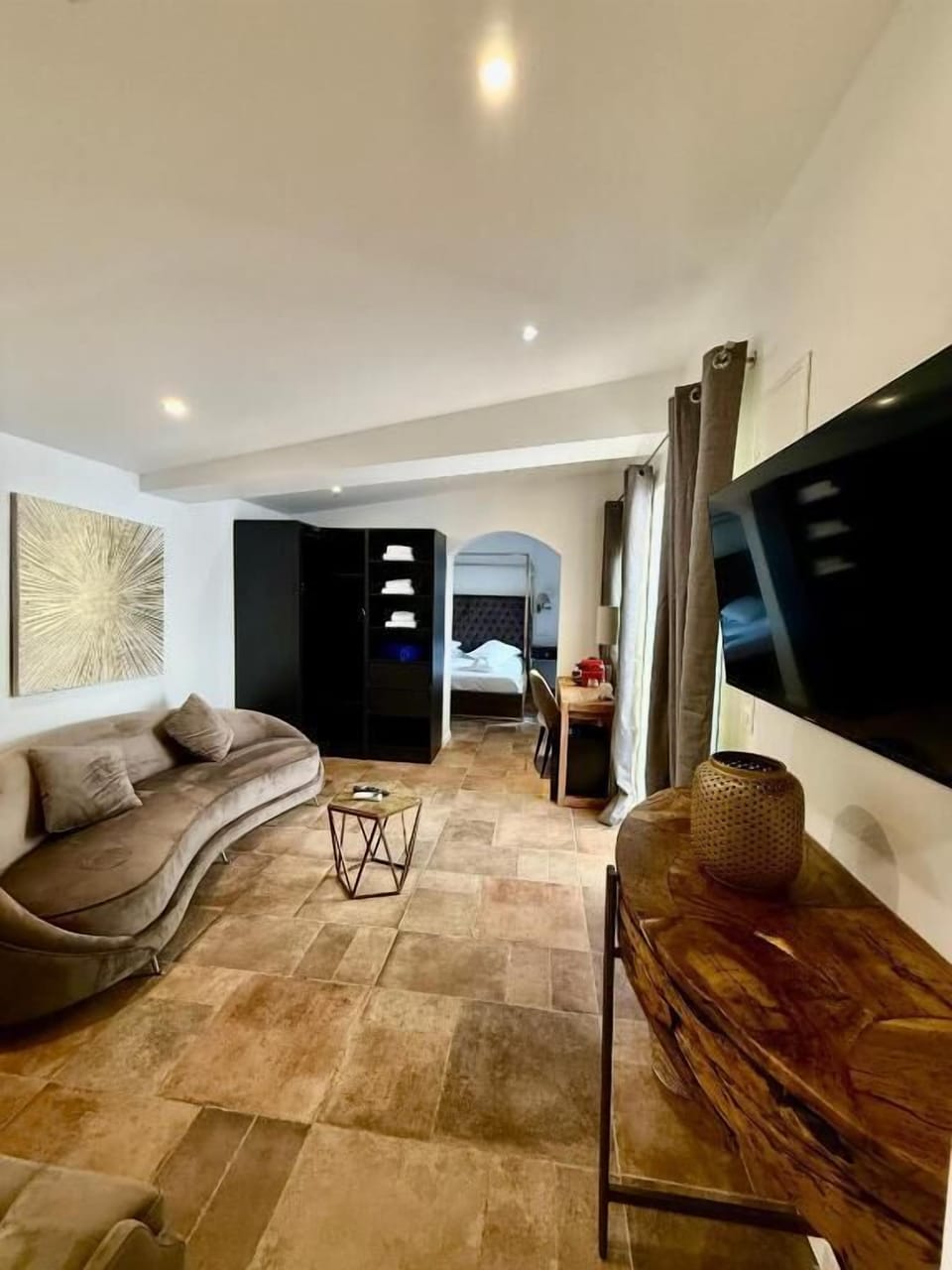 Suite, Hot Tub | In-room safe, individually decorated, individually furnished, desk