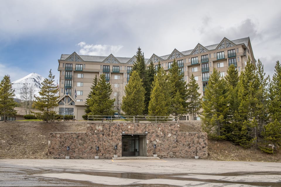 Shoshone Complex | Exterior