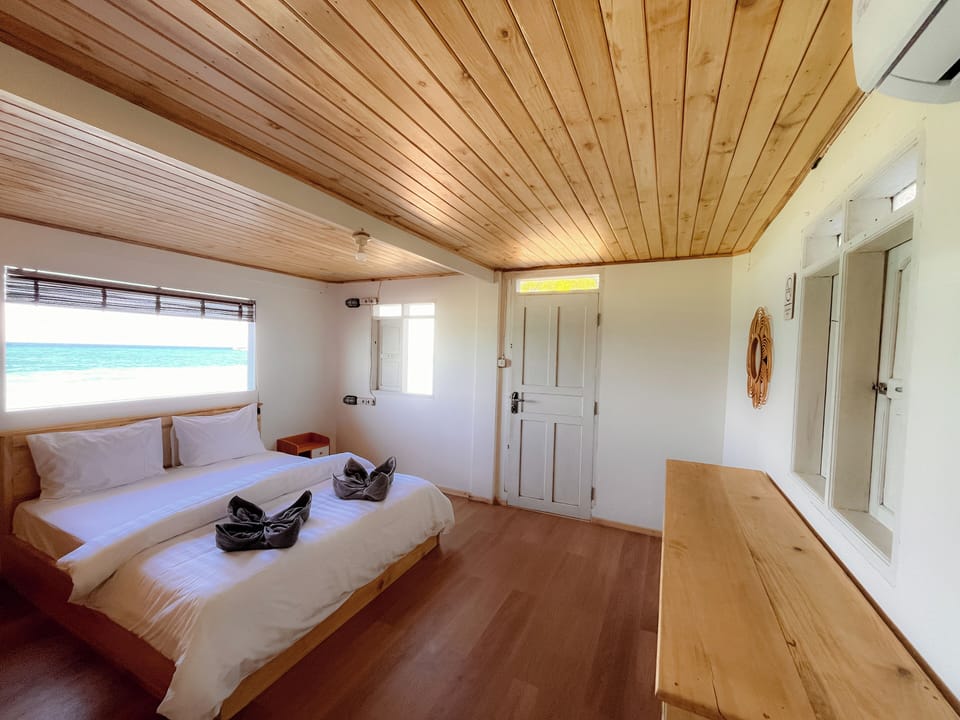 Double Room, Sea View, Shared Bathroom | Bed sheets