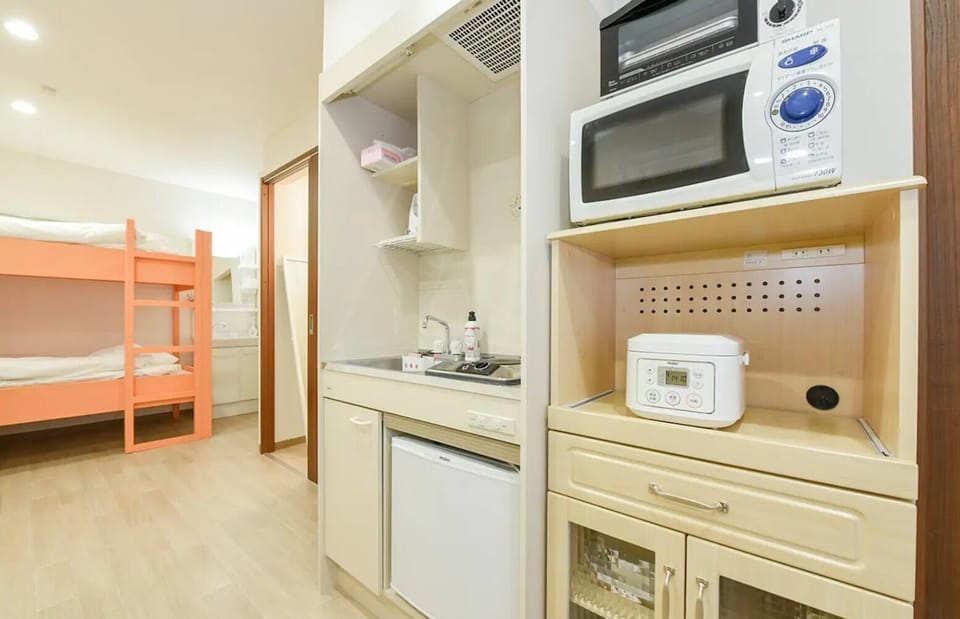 Although it is a small kitchen, there is also a microwave oven, toaster and rice cooker ♪