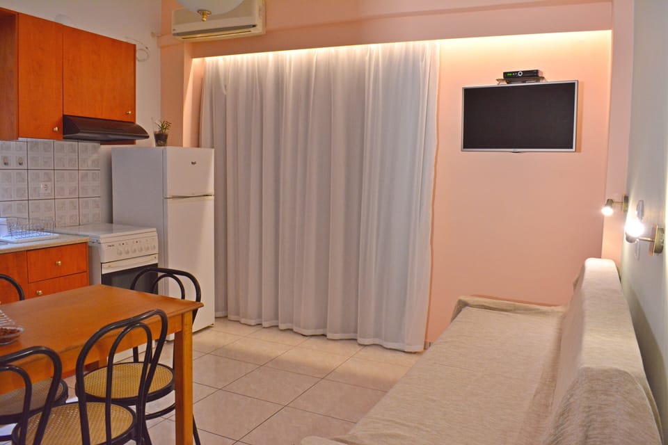 Superior Apartment | Private kitchen | Fridge, stovetop, espresso maker, coffee/tea maker