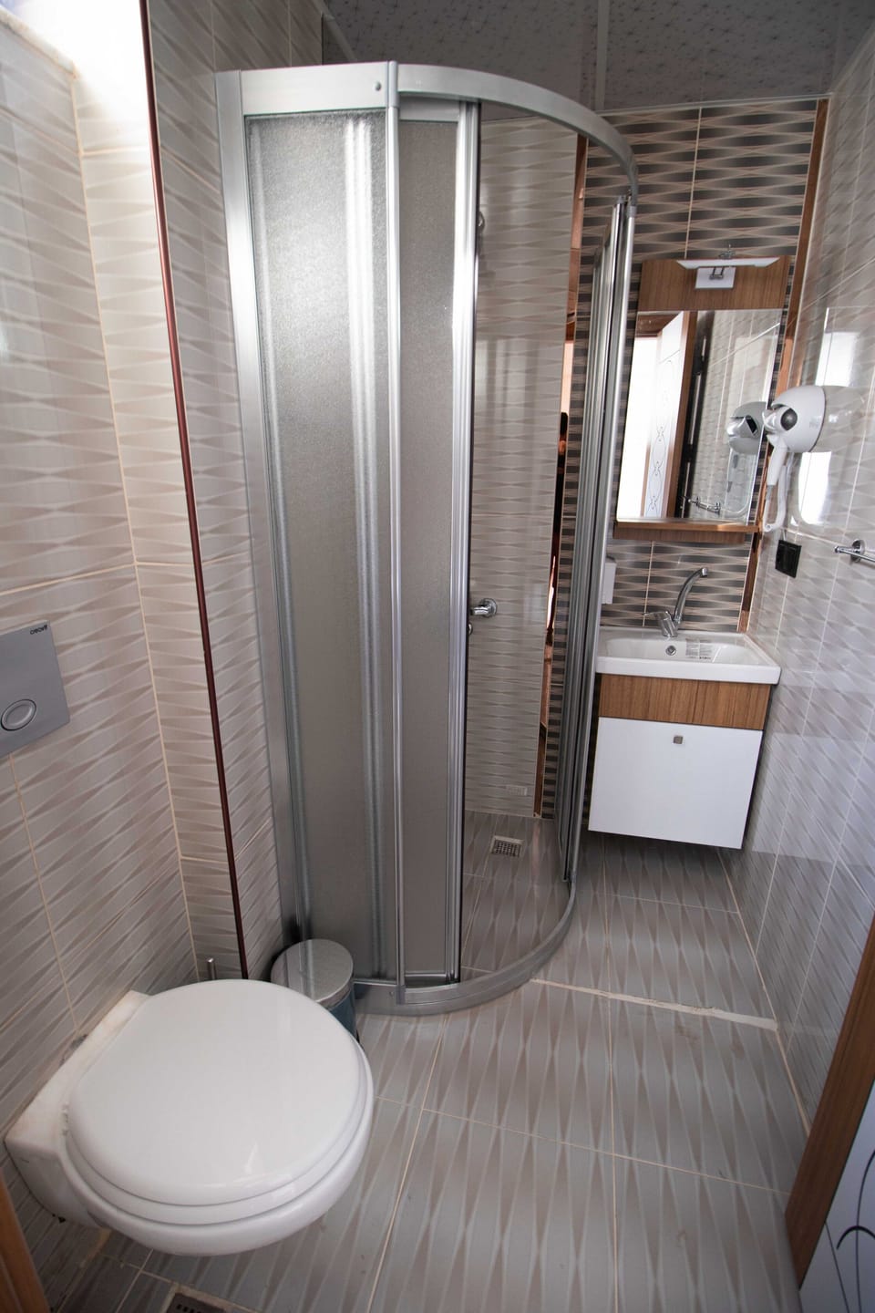 Standard Double or Twin Room | Bathroom | Shower, hair dryer, slippers, towels