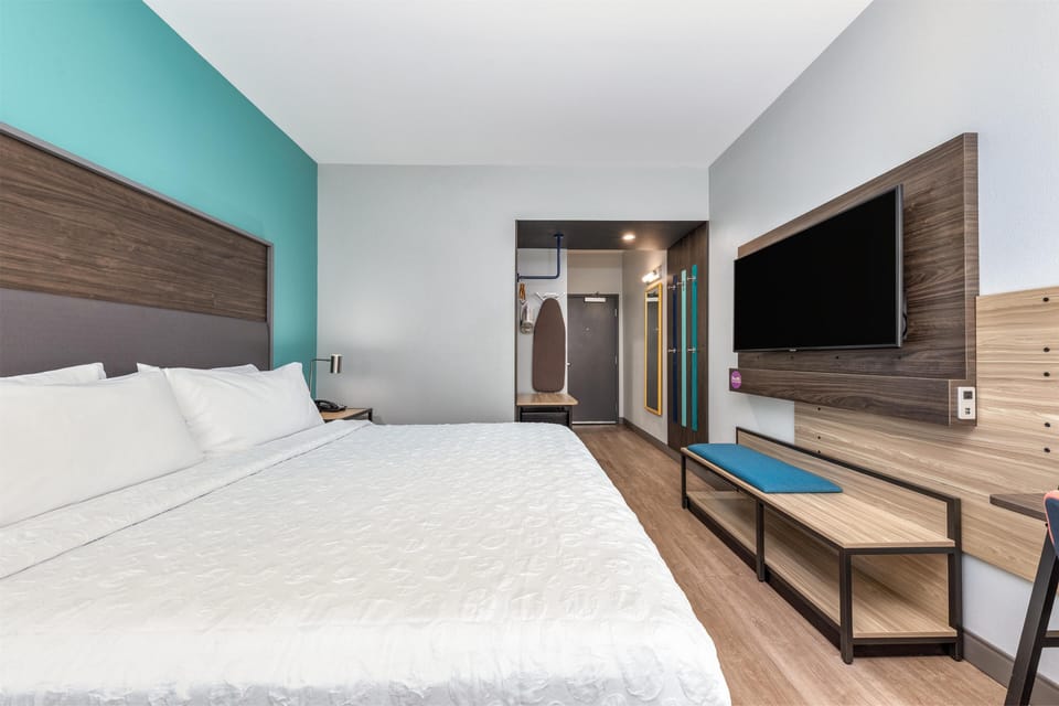 In-room safe, desk, laptop workspace, blackout drapes