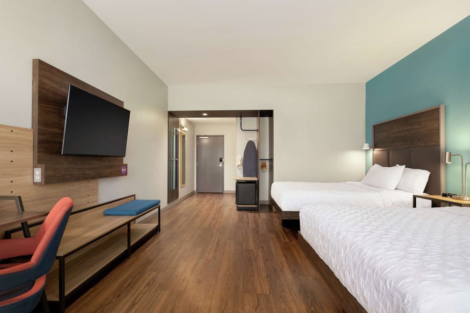 Room, 2 Queen Beds, Accessible, Bathtub (Mobility & Hearing) | Desk, laptop workspace, WiFi (free), bed sheets