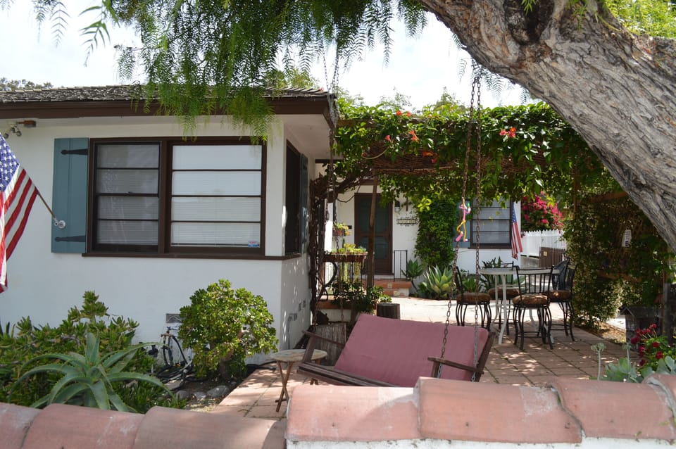 Street View with front eye-level wall for privacy