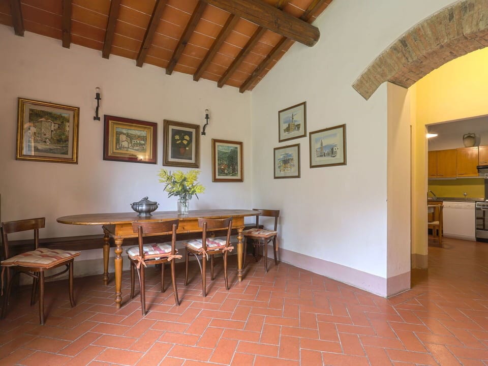 Picture Frame, Furniture, Property, Plant, Houseplant, Flowerpot, Wood, Table, Interior Design, Chair
