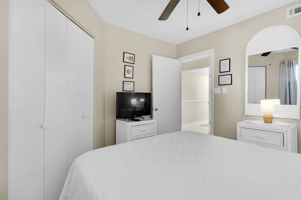 Guest bedroom