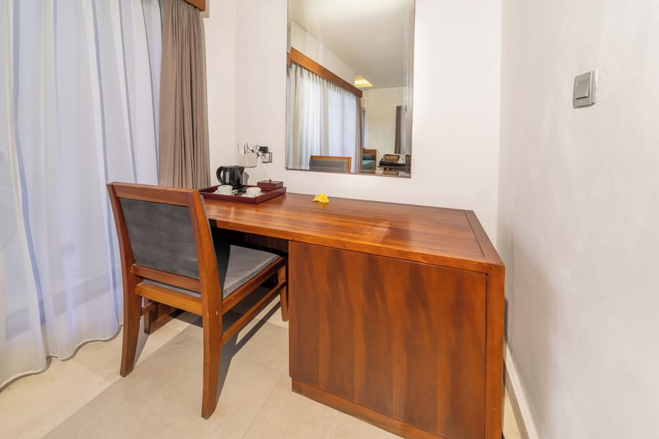 Deluxe Room, 1 Double or 2 Twin Beds | Room amenity