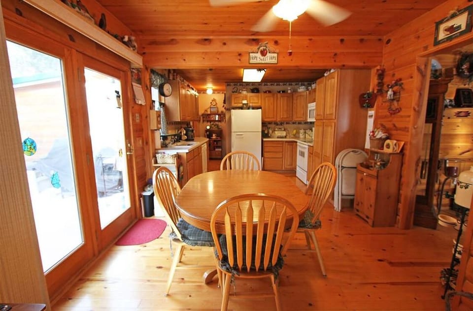 Dinning area / kitchen 