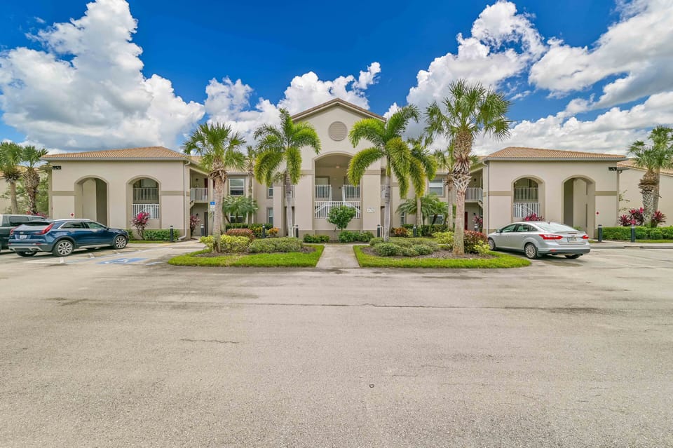 BT1426 - Bella Terra - Top floor condo with Lake Views!