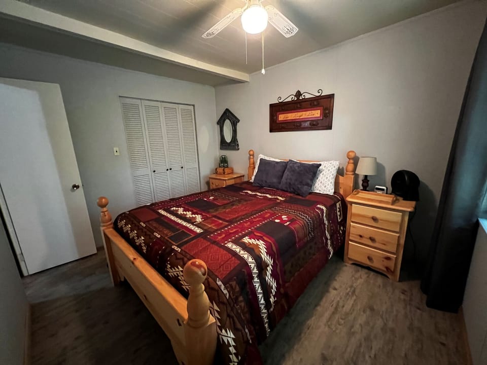 Bedroom - Bedroom with 1 queen bed