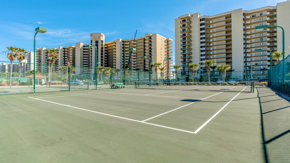 Phoenix VI Tennis courts