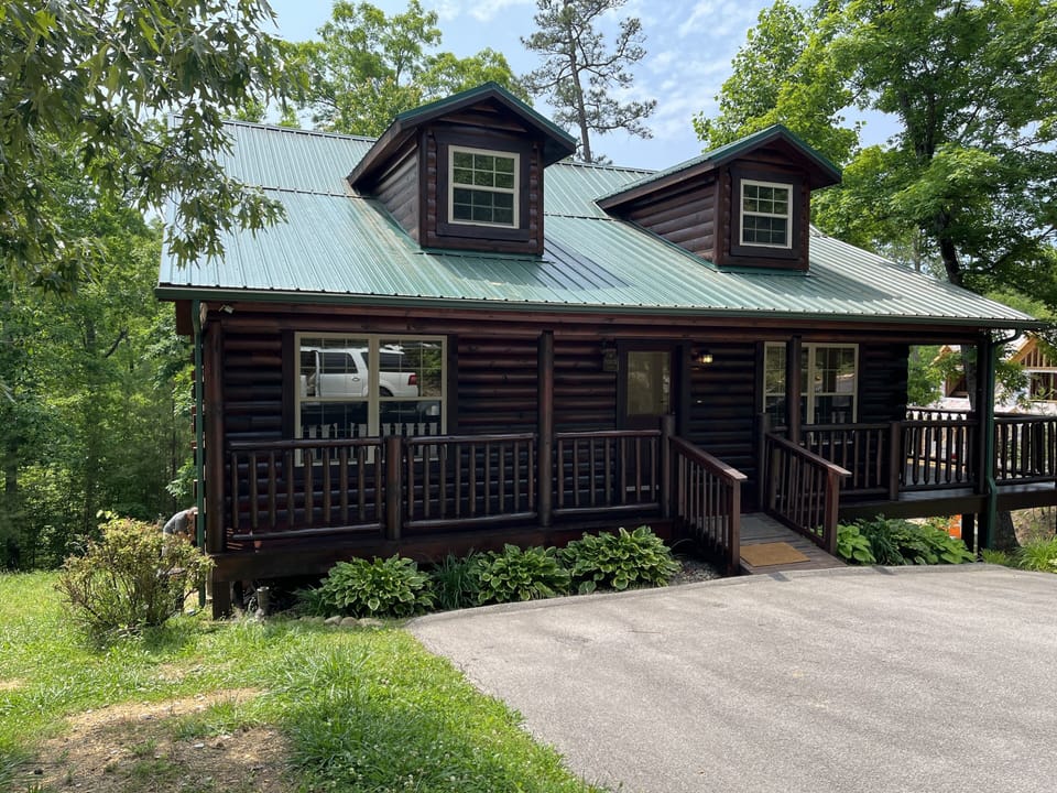 Smoky Bluff Charm located within  Smoky Cove Resort. Ramp entrance onto porch.