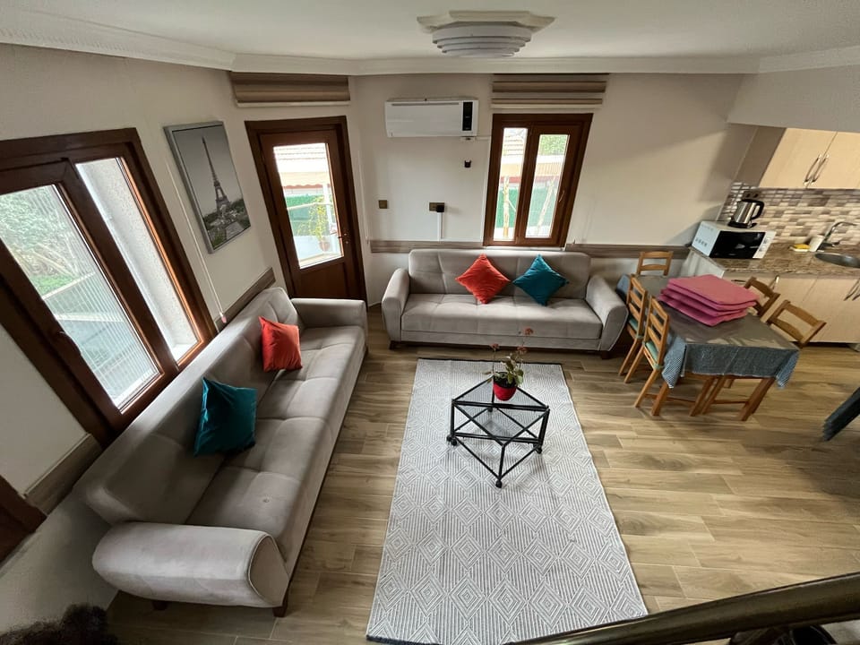 Deluxe Duplex | Living area | 40-inch LED TV with satellite channels, TV