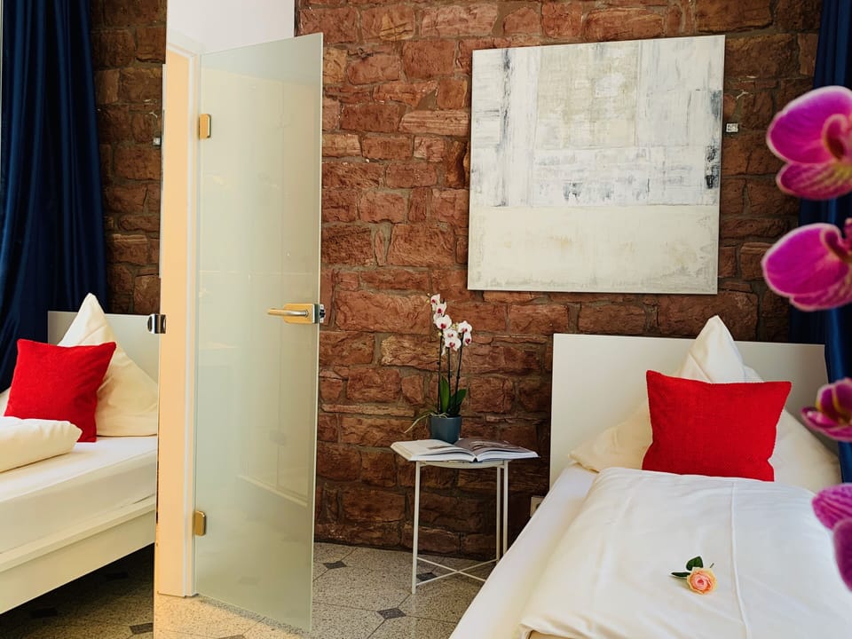 Triple Room | Desk, laptop workspace, free WiFi, bed sheets