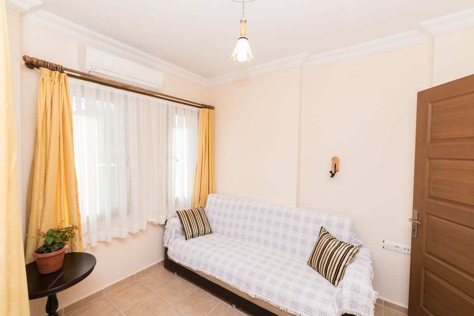 Apartment | Living area | 22-inch LED TV with satellite channels, TV