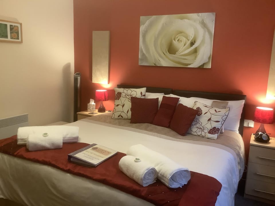 Double or Twin Room, Private Bathroom (Rose)