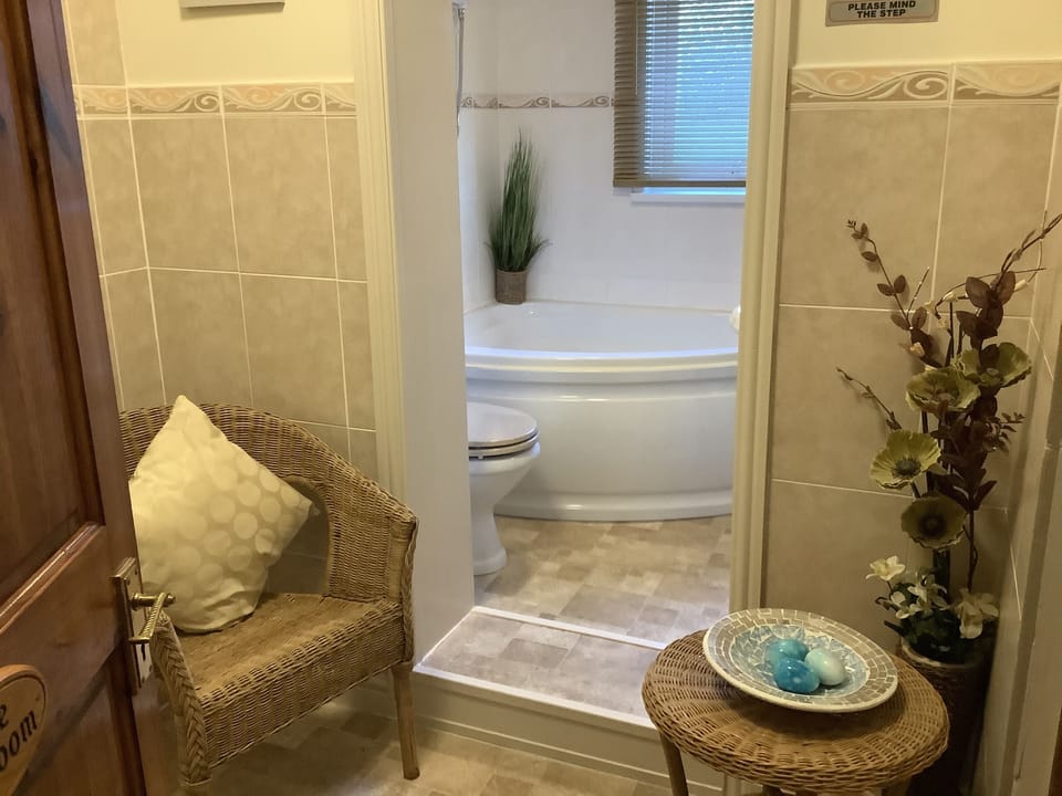 Double or Twin Room, Private Bathroom (Rose) | Bathroom
