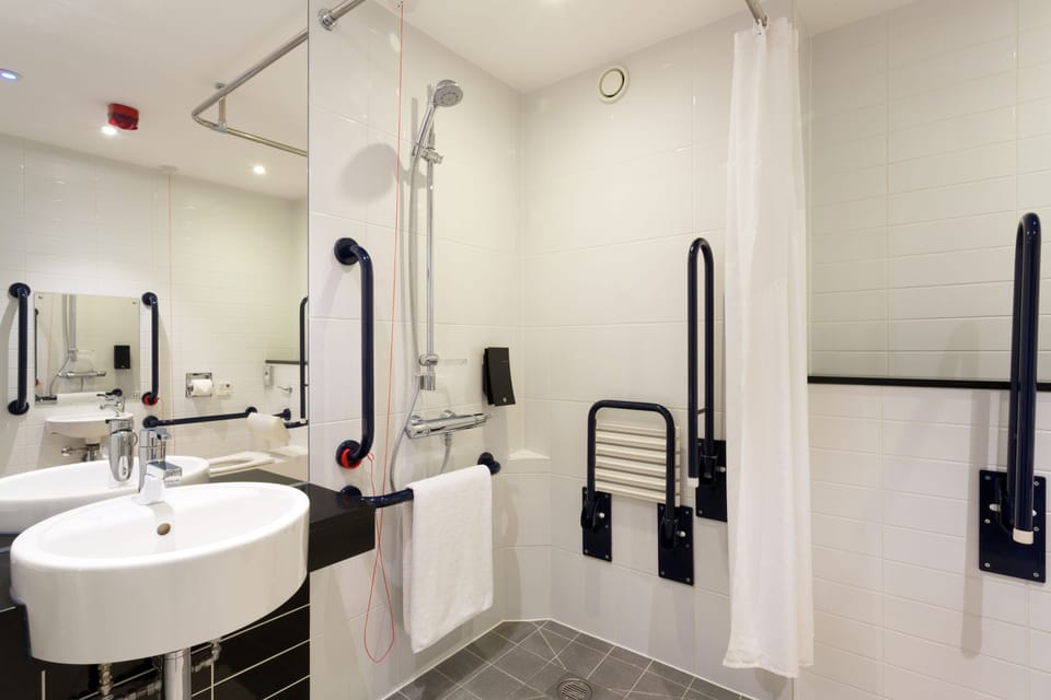 Standard Room, 1 Double Bed, Accessible (Free Hot Breakfast) | Bathroom | Shower, hair dryer, towels