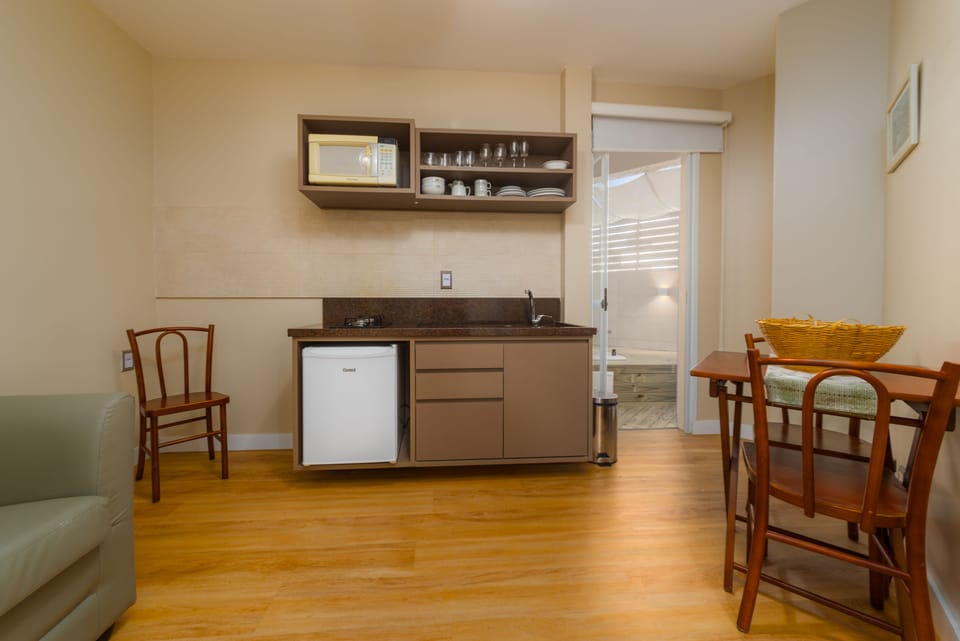 Apartamento, Banheira de hidromassagem, Piso terreo - Acessivel   | Minibar, in-room safe, desk, soundproofing