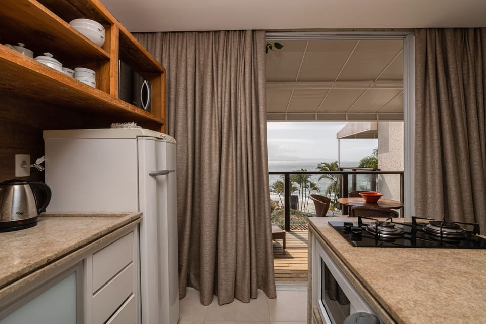 Deluxe Cabin | Private kitchenette | Microwave, electric kettle