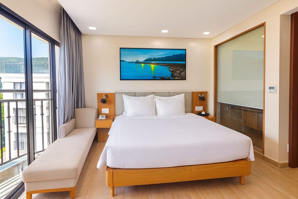 Deluxe Double Room, Mountain View | Premium bedding, memory foam beds, minibar, in-room safe