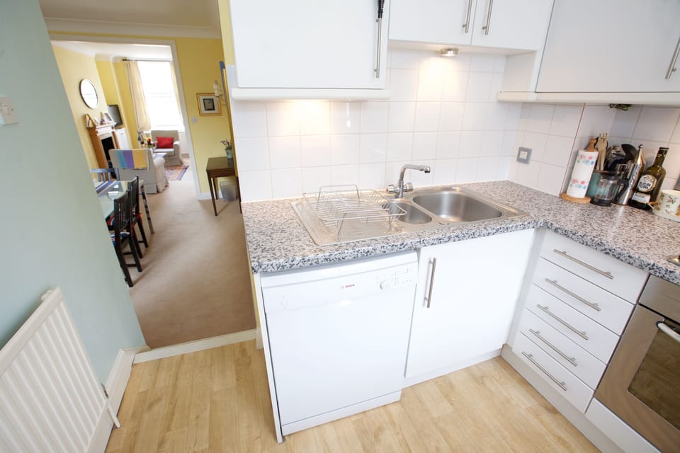 City Apartment (2 Bedrooms) | Private kitchen | Fridge, microwave, oven, electric kettle