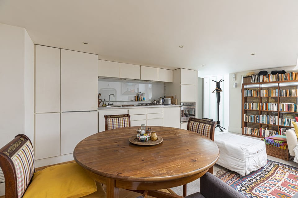 Comfort Room (1 Bedroom) | Private kitchen | Fridge, oven, coffee/tea maker, electric kettle