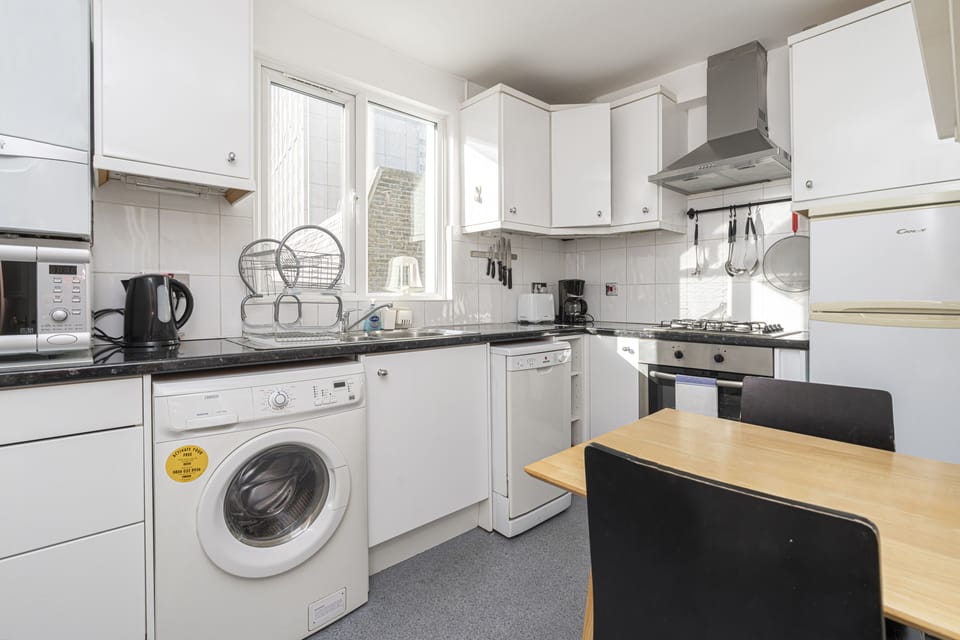 Comfort Room (1 Bedroom) | Private kitchen | Oven, coffee/tea maker, electric kettle, dining tables