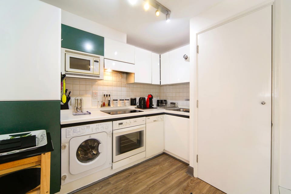 Room (1 Bedroom) | Private kitchen | Fridge, oven, espresso maker, electric kettle