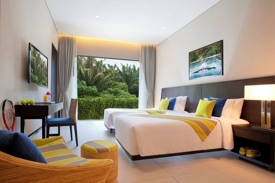 Deluxe Room | In-room safe, individually decorated, individually furnished, desk