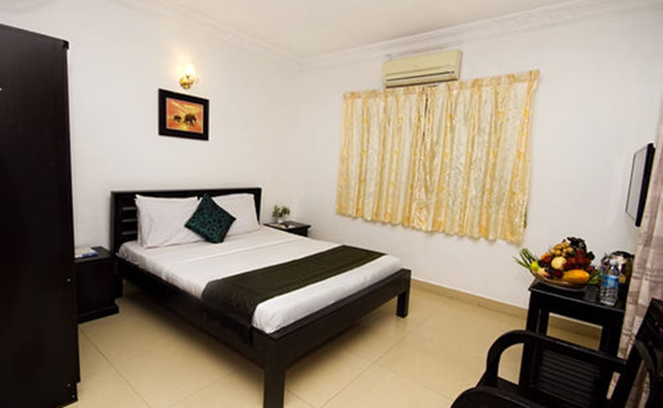 Double Room | In-room safe, desk, free WiFi, bed sheets