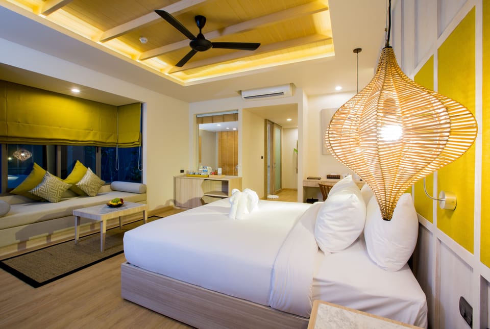 Sea Fan Deluxe Room | Premium bedding, minibar, in-room safe, laptop workspace