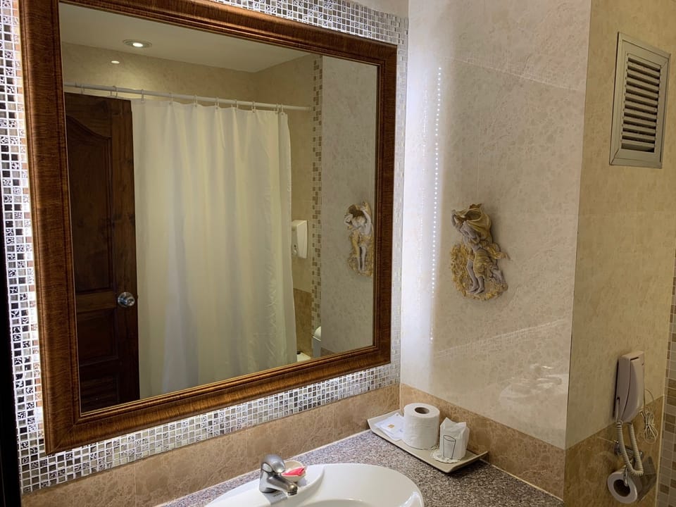 Family Room, Balcony | Bathroom | Combined shower/tub, hair dryer, towels