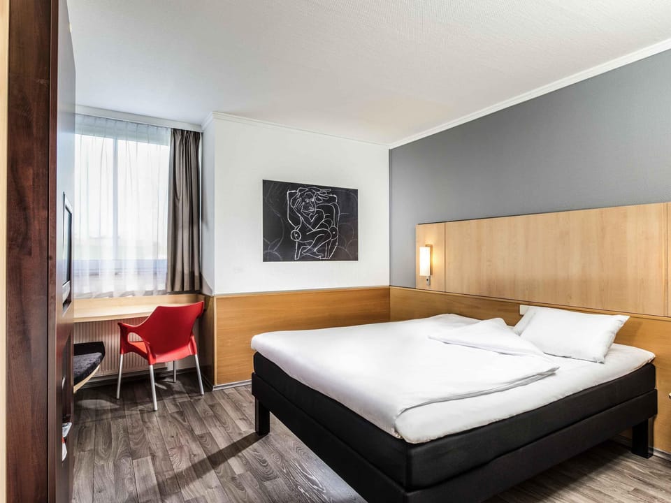 In-room safe, desk, iron/ironing board, WiFi (free)