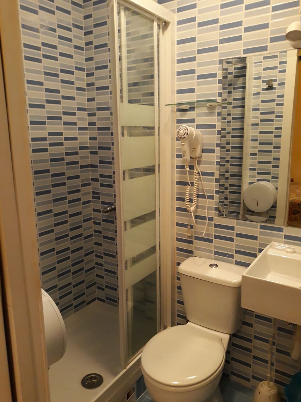 Basic Triple Room, Private Bathroom | Bathroom | Hair dryer, towels