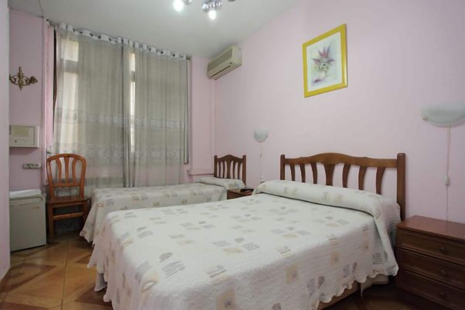 Basic Triple Room, Private Bathroom | In-room safe, free WiFi