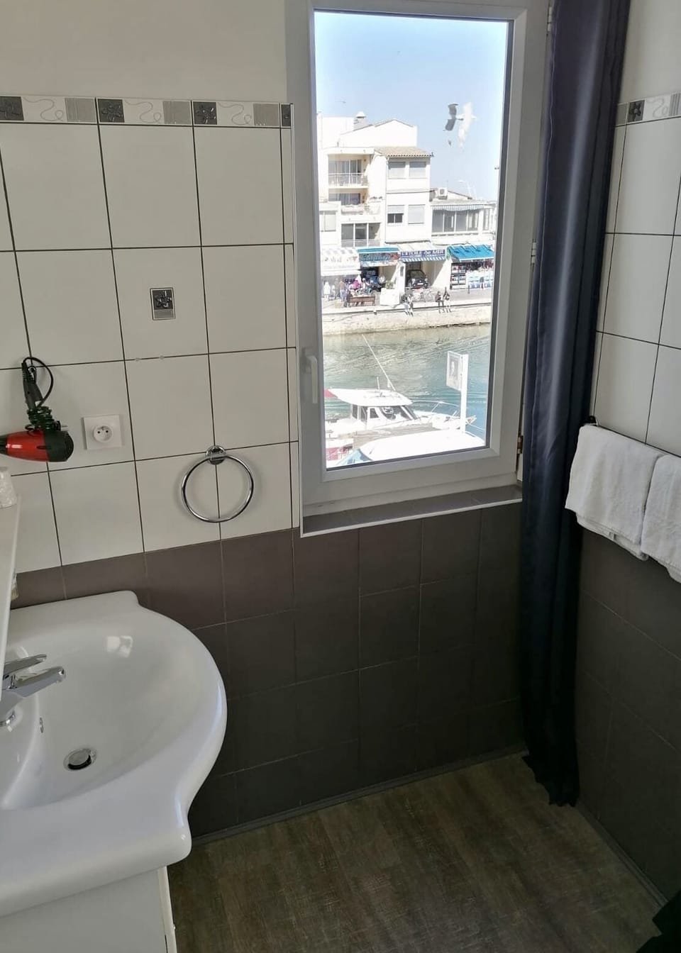 Superior Double or Twin Room | Bathroom | Shower, eco-friendly toiletries, hair dryer, towels