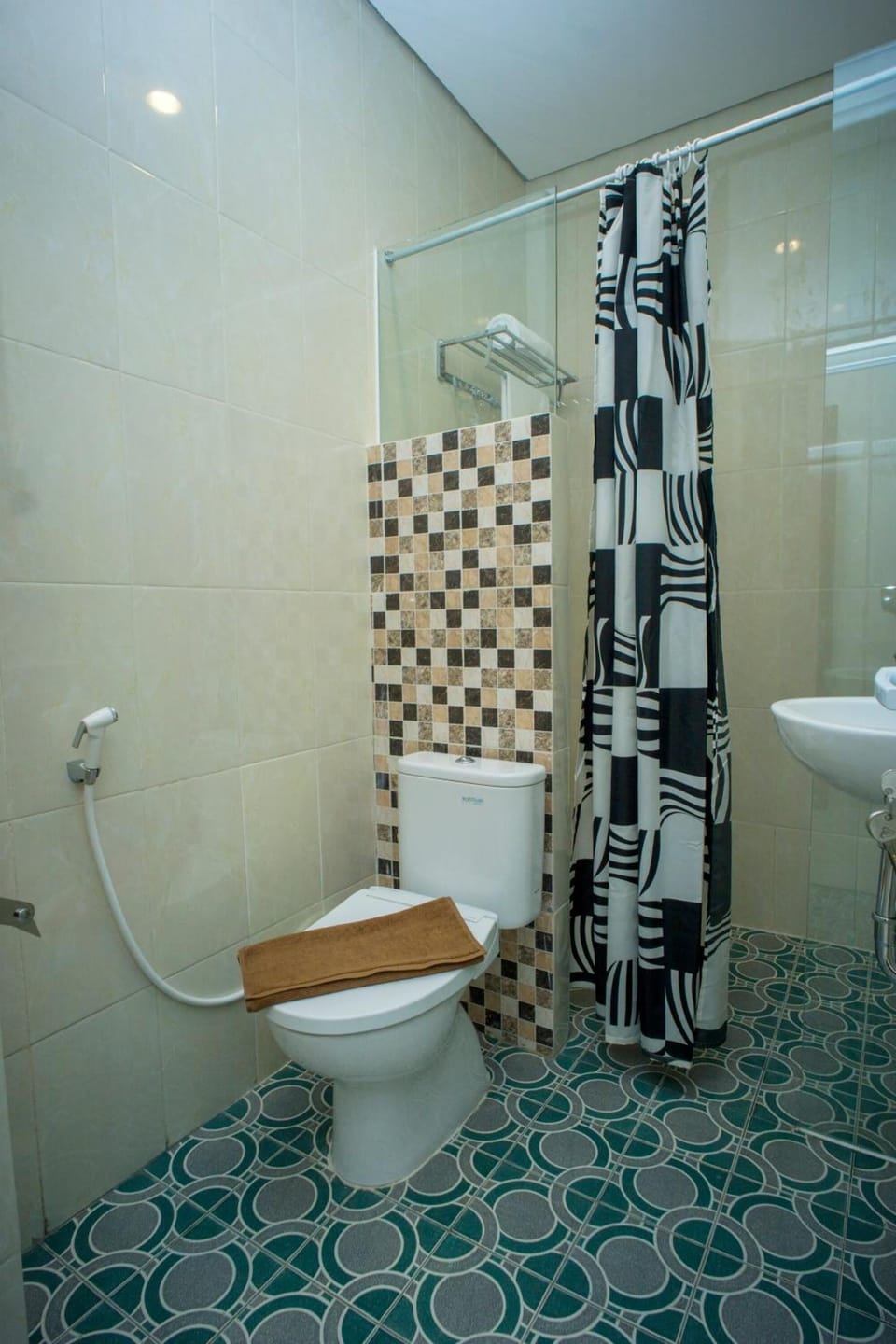 Free toiletries, slippers