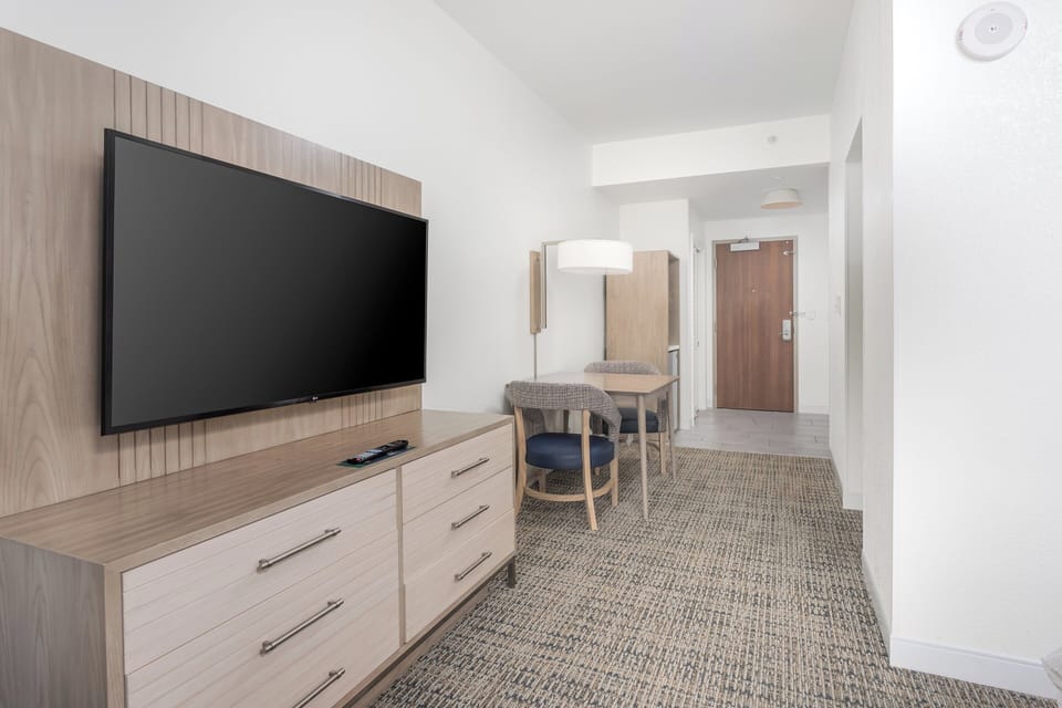 Premium bedding, down comforters, in-room safe, desk