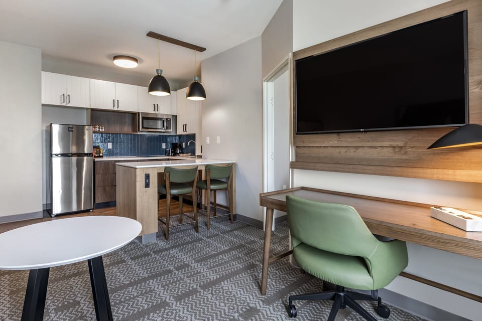 1 bedroom, in-room safe, individually decorated, individually furnished