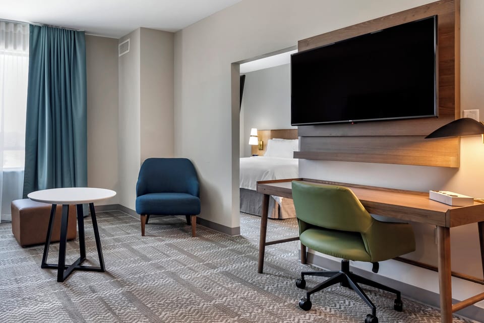 1 bedroom, in-room safe, individually decorated, individually furnished