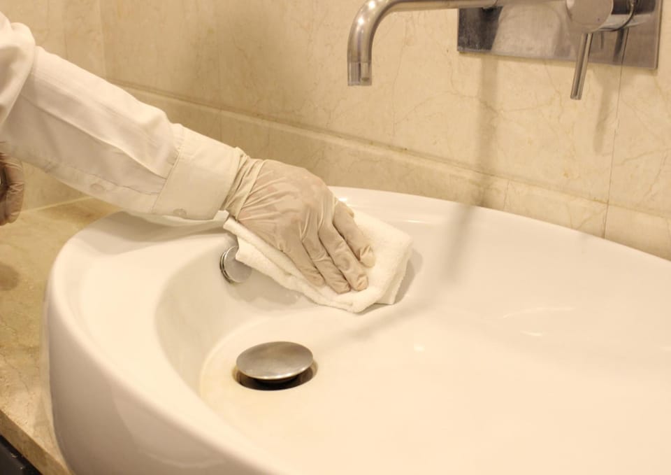 Shower, free toiletries, towels
