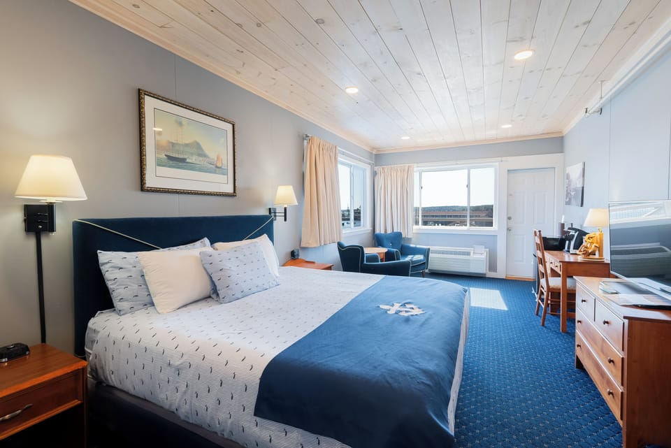 1 King Bed, Harbor View, Corner | Iron/ironing board, free WiFi, bed sheets