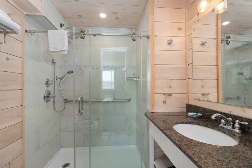 Harbor Master Suite (225) | Bathroom | Hair dryer, towels